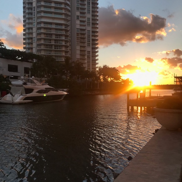 Meet your Posher, Ines - Picture 1 of 1